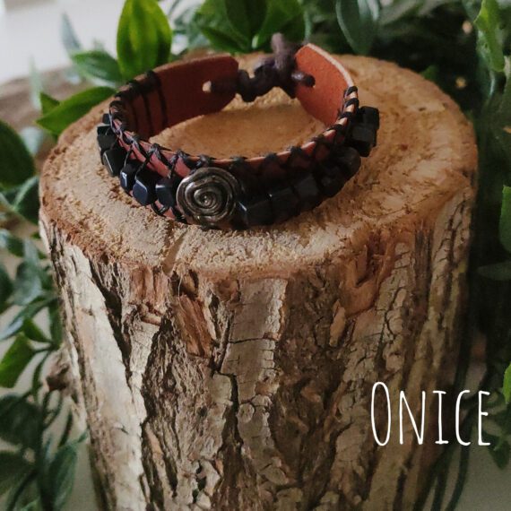 Bracciali in Cuoio e Pietre
